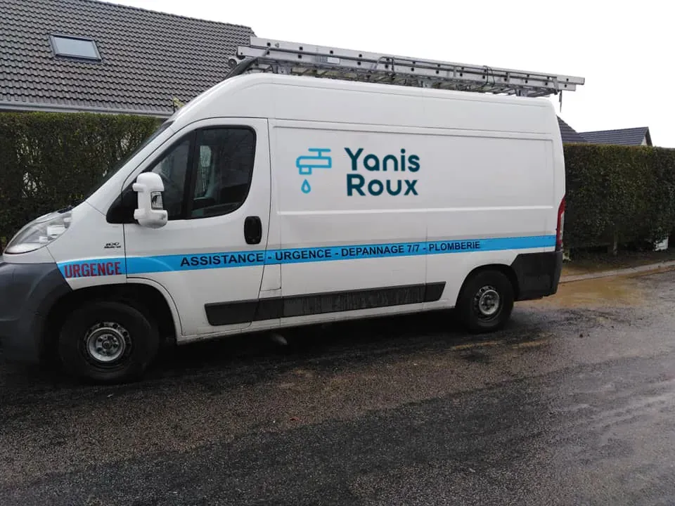 Camionnette d'intervention de Yanis Roux, plombier à Sartrouville